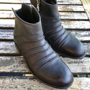 John Fluevog LIVING 2 BEAUVOIR Black Leather W7 (fit 6/6.5)